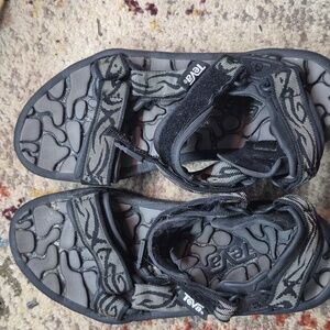 Teva Men’s Velcro Closure Size 11